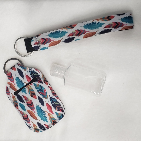 Feathers Lotion Holder with Matching Wristlet Lanyard - Picture 1 of 2